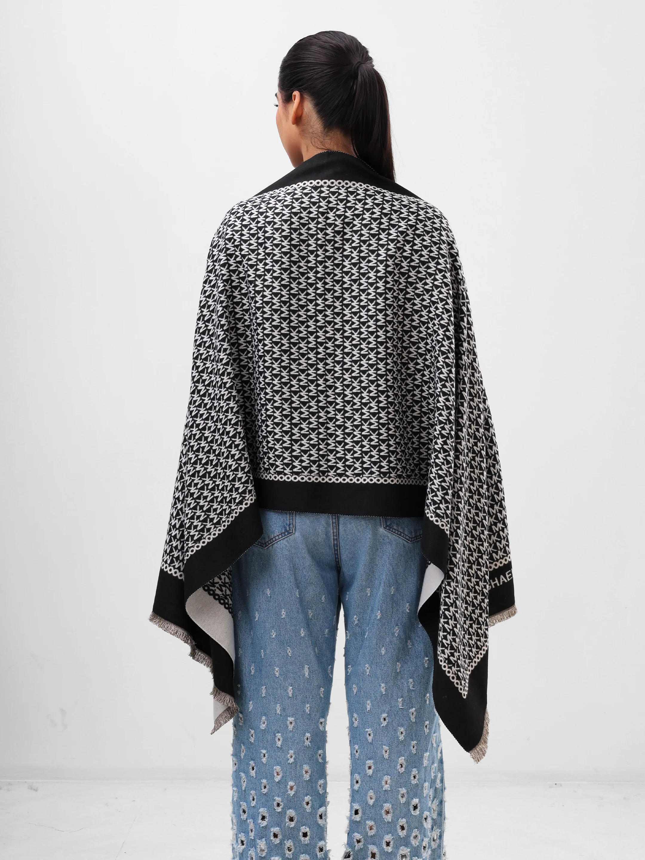 MK Geo Fringe Scarf - Image 5